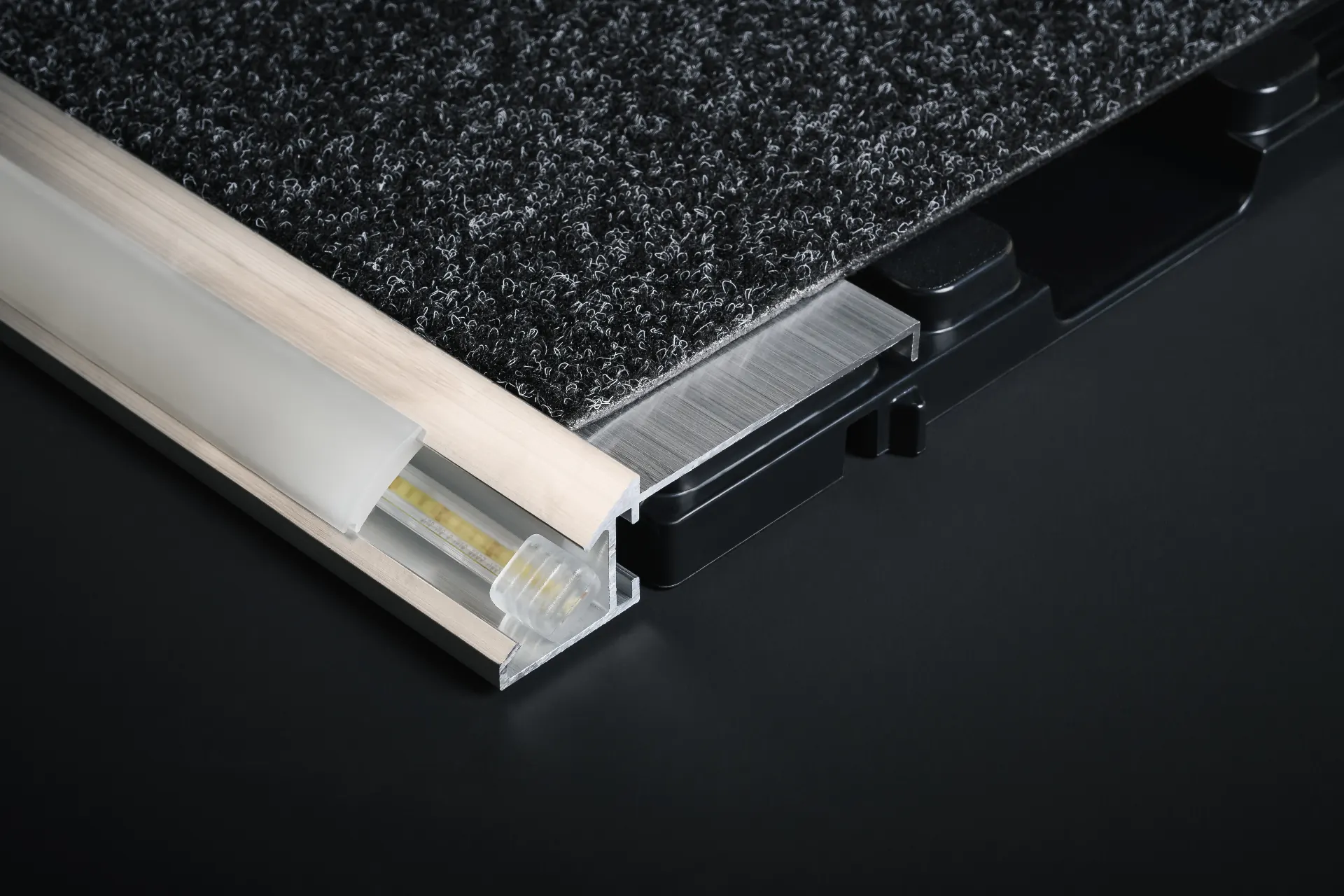 Carpet finish with aluminium edge