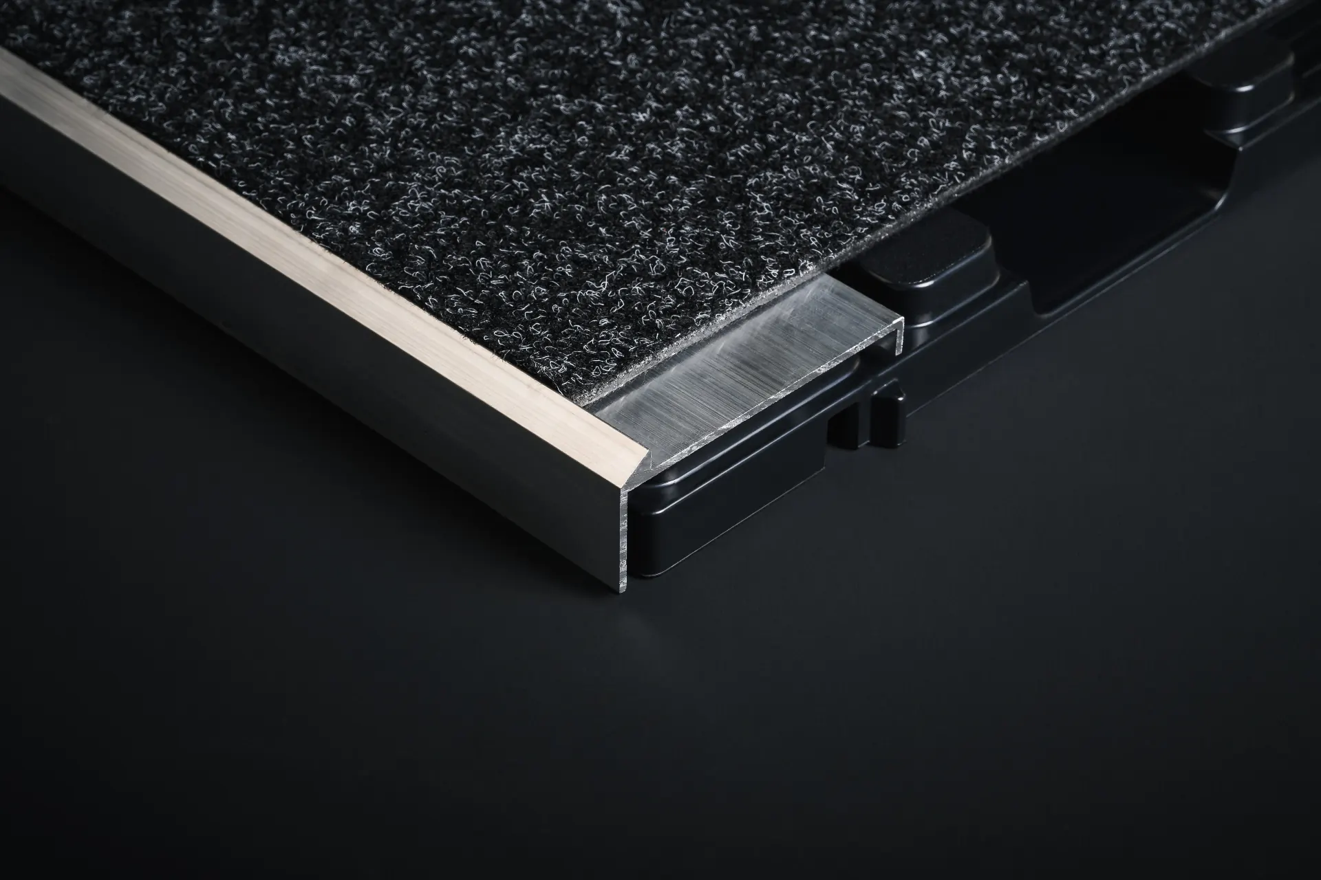 Aluminium sloping edge with LED