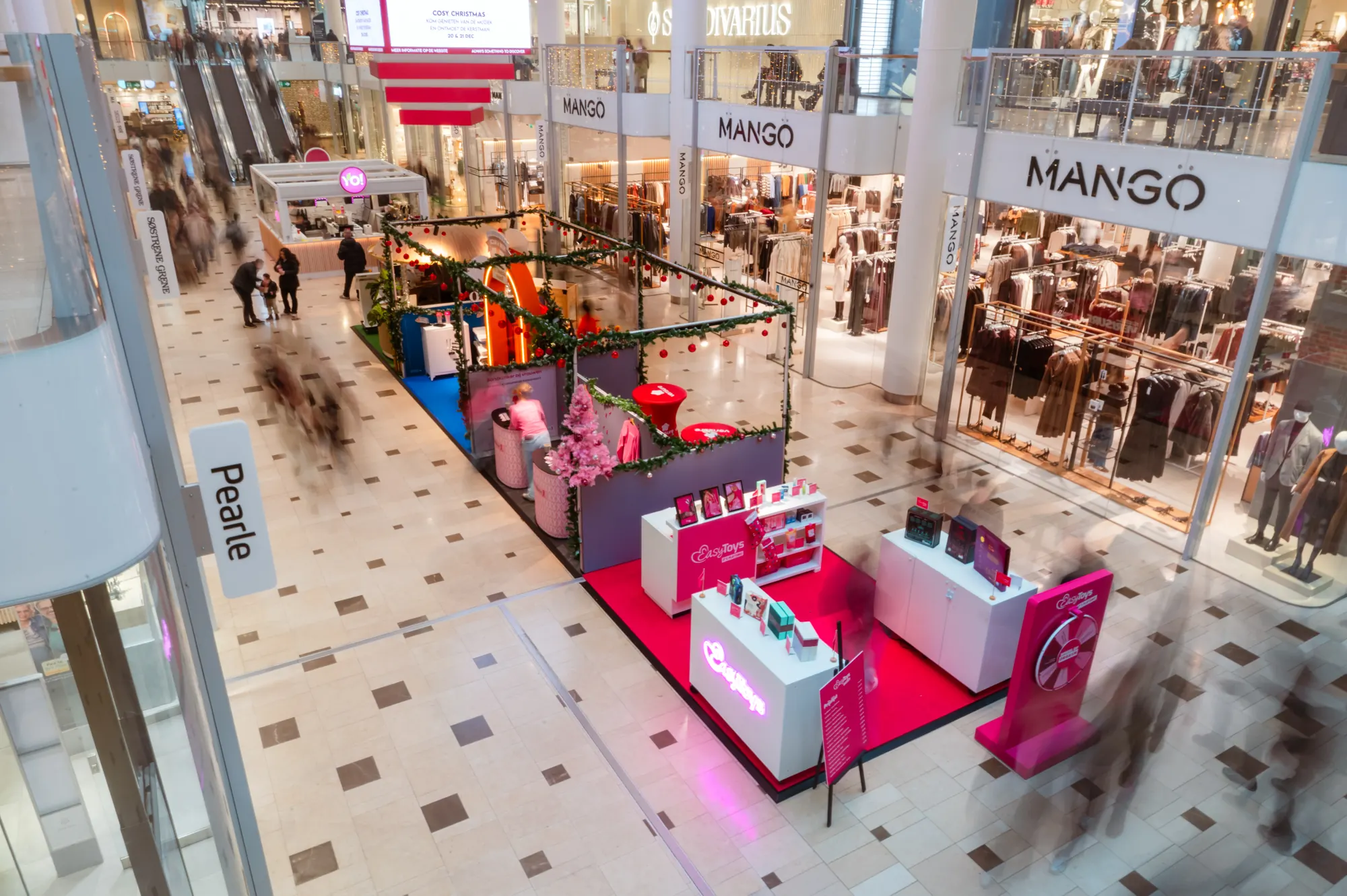 Promotion floor in a shopping mall